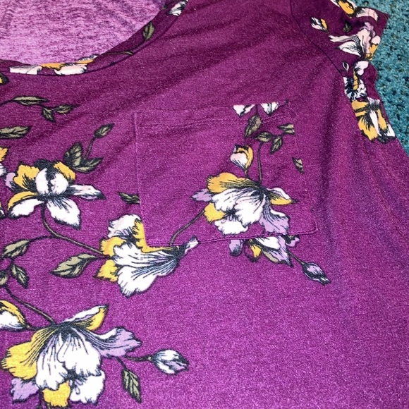 Juniors Wallflowers Short Sleeve Top - Picture 2 of 3